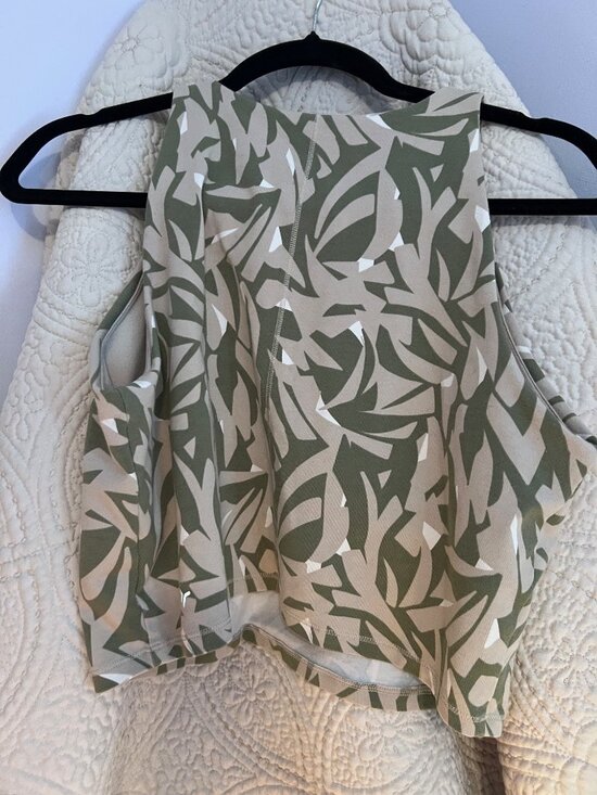 Old Navy Active PowerChill Light Support Sports Bra Tank - Picture 1 of 6